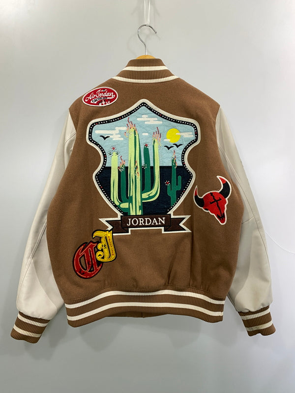 【中古品】【メンズ】 TRAVIS SCOTT×NIKE JORDAN トラヴィス スコット ナイキ ジョーダン VARSITY JACKET バーシティ ジャケット アウター スタジャン 142-260918-hu-01-min サイズ：M カラー：ホワイト/ブラウン 万代Net店