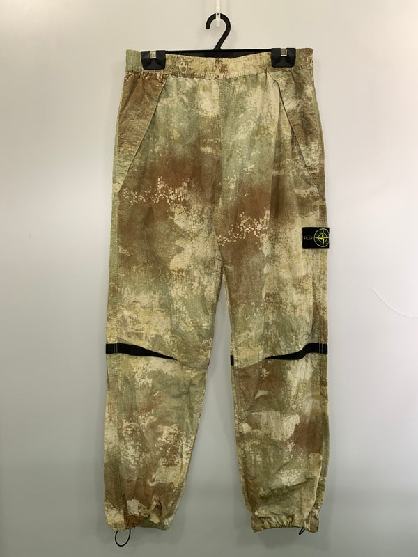 【中古品】【メンズ】 STONE ISLAND ストーンアイランド DISSOLVING GRID CAMO ON ECONYL REGENERATED NYLON 8015662E1 ナイロン パンツ 141-260923-hu-03-min サイズ：L カラー：グリーン系（カモ） 万代Net店