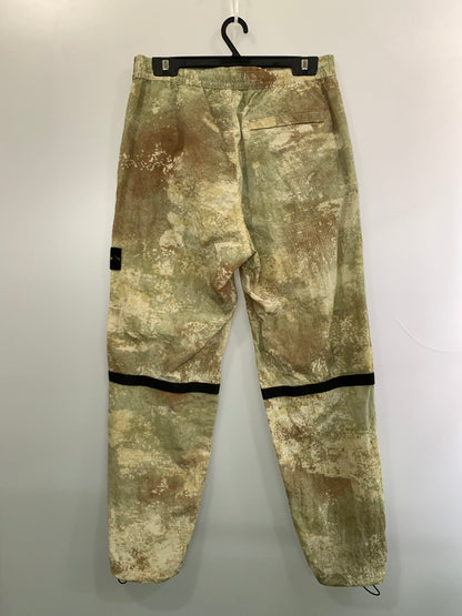 【中古品】【メンズ】 STONE ISLAND ストーンアイランド DISSOLVING GRID CAMO ON ECONYL REGENERATED NYLON 8015662E1 ナイロン パンツ 141-260923-hu-03-min サイズ：L カラー：グリーン系（カモ） 万代Net店