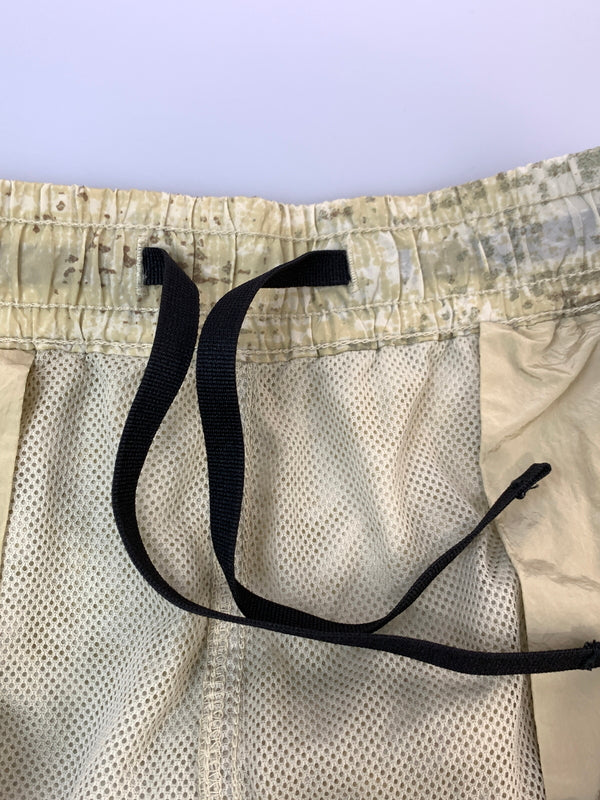 【中古品】【メンズ】 STONE ISLAND ストーンアイランド DISSOLVING GRID CAMO ON ECONYL REGENERATED NYLON 8015662E1 ナイロン パンツ 141-260923-hu-03-min サイズ：L カラー：グリーン系（カモ） 万代Net店