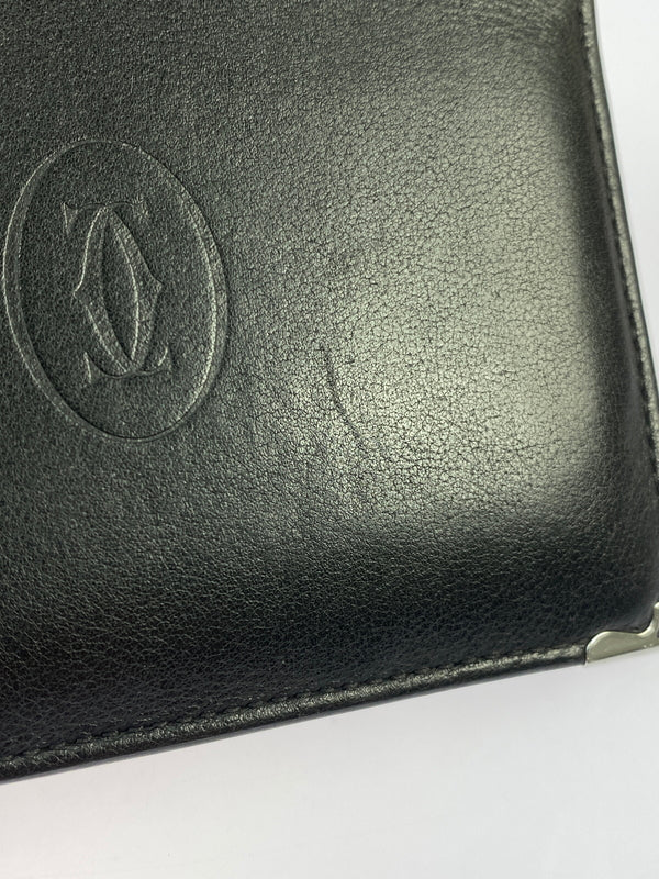 【中古品】【メンズ/レディース】 CARTIER カルティエ MUST DE CARTIER WALLET マスト ドゥ カルティエ ウォレット 二つ折り財布 小物 レザー 181-260925-em-54-min カラー：ブラック 万代Net店