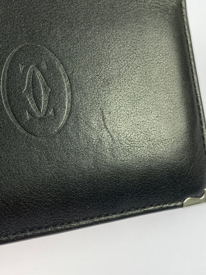 【中古品】【メンズ/レディース】 CARTIER カルティエ MUST DE CARTIER WALLET マスト ドゥ カルティエ ウォレット 二つ折り財布 小物 レザー 181-260925-em-54-min カラー：ブラック 万代Net店
