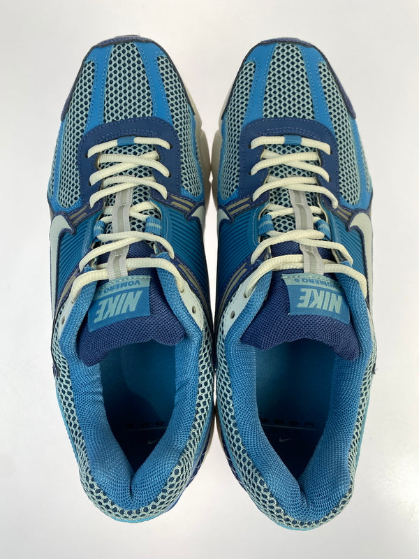 【中古品】【メンズ】 NIKE ナイキ ZOOM VOMERO 5 ズーム ボメロ ファイブ FB9149-400 靴 シューズ スニーカー 160-260923-hu-41-min カラー：ライトブルー/ブルー 万代Net店
