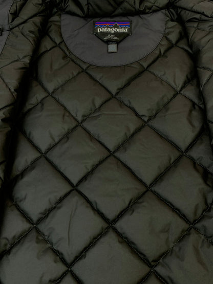 【中古品】【メンズ】 PATAGONIA パタゴニア イスマスジャケット STY26992FA25 フード付き インサレーションジャケット アウター 防寒 144-260925-em-08-min サイズ：S カラー：ダークグレー 万代Net店