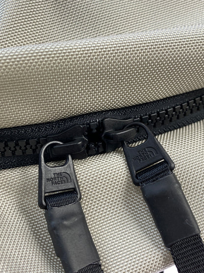 【中古品】【メンズ】 THE NORTH FACE ザ ノース フェイス ピレネーバックパック NM82506 リュック デイパック カバン 185-261004-hu-33-min カラー：ライトグレー系 万代Net店