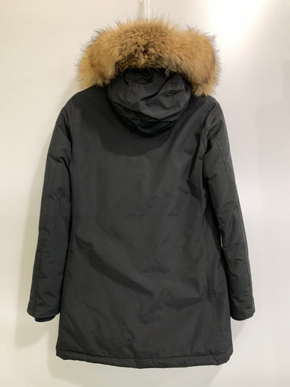 【中古品】【メンズ】 WOOLRICH ウールリッチ アークティックパーカ 防寒 ダウンジャケット ラマークロス メンズ アウター 144-260925-em-36-min サイズ：XXS カラー：ブラック 万代Net店
