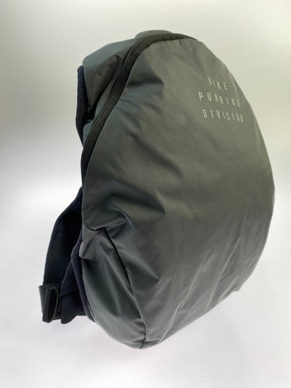 【中古品】【メンズ】 NIKE ナイキ RUNNING DIVISION COMMUTER ELITE BAG ランニング ディビジョン コミューター エリート バッグ リュック バックパック カバン 188-261004-hu-19-min カラー：グレー/ブラック 万代Net店