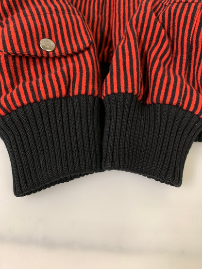 【中古品】【メンズ】 VIVIENNE WESTWOOD MAN ヴィヴィアンウエストウッドマン STRIPE WOOL JACKET ストライプ ウール ジャケット メンズ アウター 羊毛 141-260925-em-20-min サイズ：46 カラー：レッド/ブラック 万代Net店