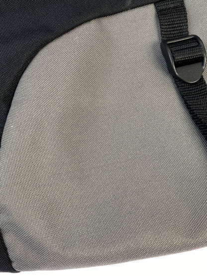 【現状渡し品】【メンズ】 ONEILL オニール スリングバッグ ワンショルダーバッグ ボディバッグ カバン 188-261004-hu-27-min カラー：グレー/ブラック 万代Net店