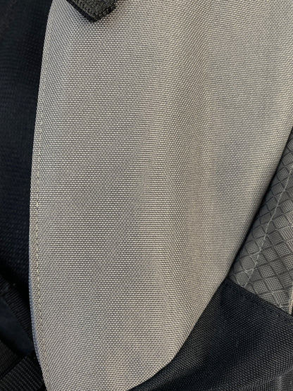 【現状渡し品】【メンズ】 ONEILL オニール スリングバッグ ワンショルダーバッグ ボディバッグ カバン 188-261004-hu-27-min カラー：グレー/ブラック 万代Net店