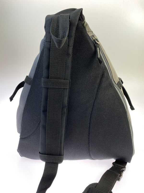 【現状渡し品】【メンズ】 ONEILL オニール スリングバッグ ワンショルダーバッグ ボディバッグ カバン 188-261004-hu-27-min カラー：グレー/ブラック 万代Net店
