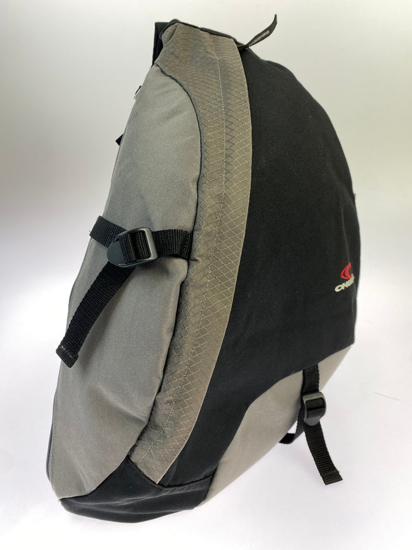 【現状渡し品】【メンズ】 ONEILL オニール スリングバッグ ワンショルダーバッグ ボディバッグ カバン 188-261004-hu-27-min カラー：グレー/ブラック 万代Net店