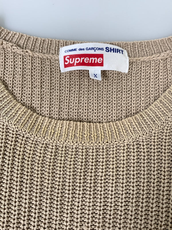 【中古品】【メンズ】 SUPREME シュプリーム × COMME DES GARCONS SHIRT コムデギャルソン・シャツ SWEATER TAN セーター タン ニット メンズ トップス 149-260925-em-18-min サイズ：X カラー：ライトブラウン 万代Net店