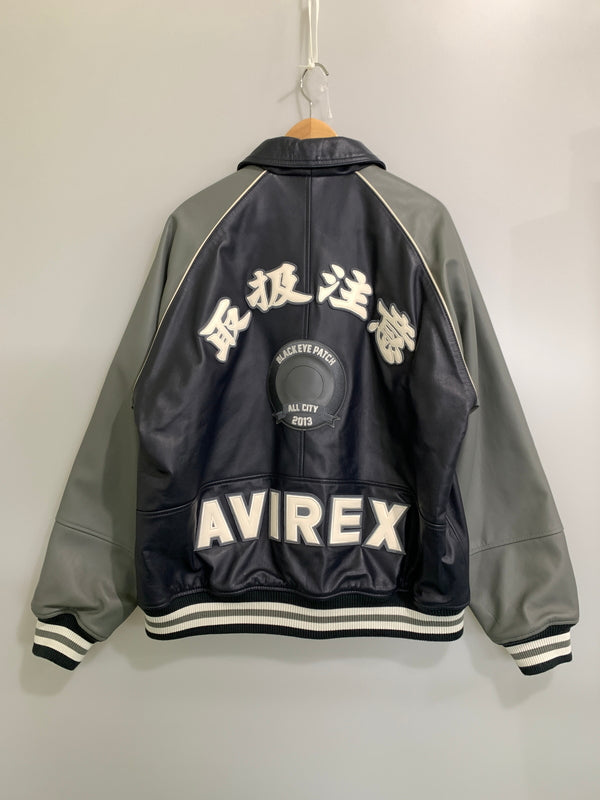 【中古品】【メンズ】 BLACK EYE PACHT ブラックアイパッチ × AVIREX アビレックス SIGNATURE VARSITY JACKET シグネチャー バーシティ ジャケット スタジャン スタジアムジャンパー 羊革 142-260925-em-33-min サイズ：XL カラー：ブラック/グレー 万代Net店