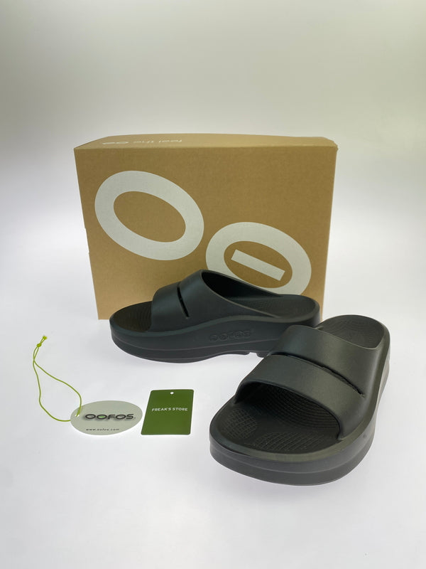 【中古品】【レディース】 OOFOS ウーフォス OOMEGA OOAHH ウーメガ ウーアー 厚底 リカバリー サンダル スライド型 靴 シューズ 167-260927-em-19-min サイズ：24.0cm カラー：ブラック 万代Net店