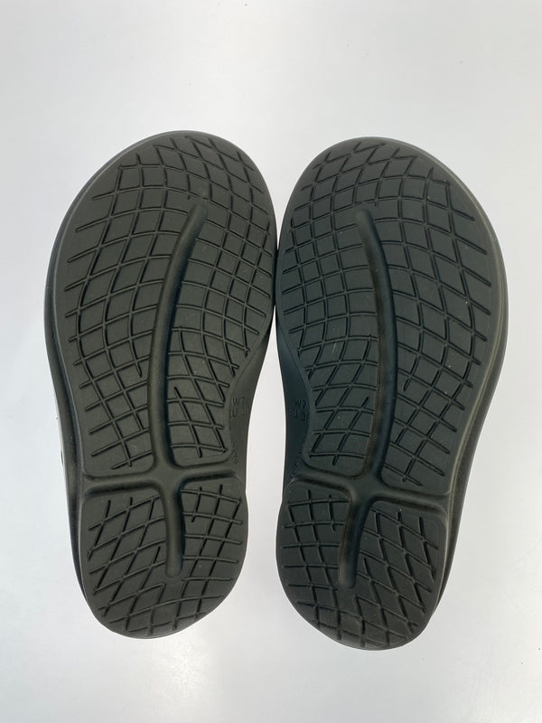 【中古品】【レディース】 OOFOS ウーフォス OOMEGA OOAHH ウーメガ ウーアー 厚底 リカバリー サンダル スライド型 靴 シューズ 167-260927-em-19-min サイズ：24.0cm カラー：ブラック 万代Net店