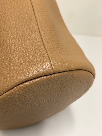 【中古品】【メンズ/レディース】 LACOSTE ラコステ レザー巾着 ポーチ バッグ 鞄 カバン ドローコード 188-260927-em-46-min カラー：ベージュ系 万代Net店