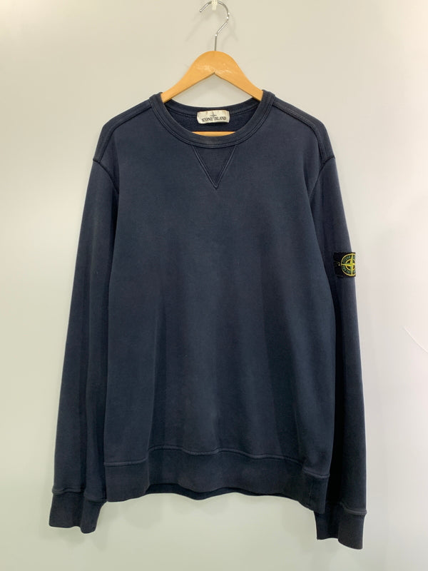 【中古品】【メンズ】 STONE ISLAND ストーンアイランド CREWNECK SWEATSHIRT クルーネック スウェットシャツ トップス トレーナー 141-260929-hu-23-min サイズ：XL カラー：ネイビー（色あせ） 万代Net店