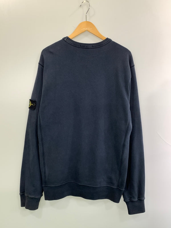 【中古品】【メンズ】 STONE ISLAND ストーンアイランド CREWNECK SWEATSHIRT クルーネック スウェットシャツ トップス トレーナー 141-260929-hu-23-min サイズ：XL カラー：ネイビー（色あせ） 万代Net店