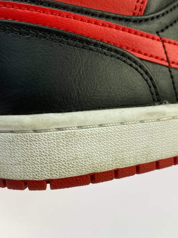 【中古品】【メンズ】 NIKE ナイキ AIR JORDAN 1 MID エア ジョーダン ワン ミッド DQ8426-060 靴 シューズ スニーカー 160-260929-hu-24-min カラー：ブラック/レッド 万代Net店