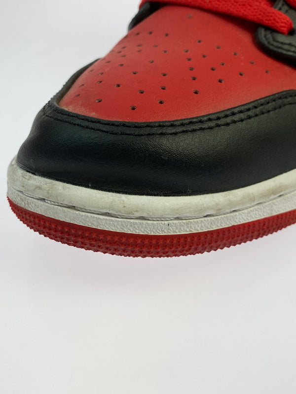 【中古品】【メンズ】 NIKE ナイキ AIR JORDAN 1 MID エア ジョーダン ワン ミッド DQ8426-060 靴 シューズ スニーカー 160-260929-hu-24-min カラー：ブラック/レッド 万代Net店