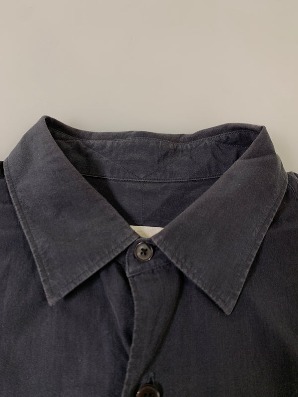 【中古品】【メンズ】 COMOLI コモリ 21SS WASHED COTTON REGULAR COLLAR SHIRT T01-02001 ウォッシュド コットン レギュラー カラー シャツ メンズ 長袖シャツ 140-261002-em-54-min サイズ：2 カラー：ダークネイビー（ほぼブラック） 万代Net店