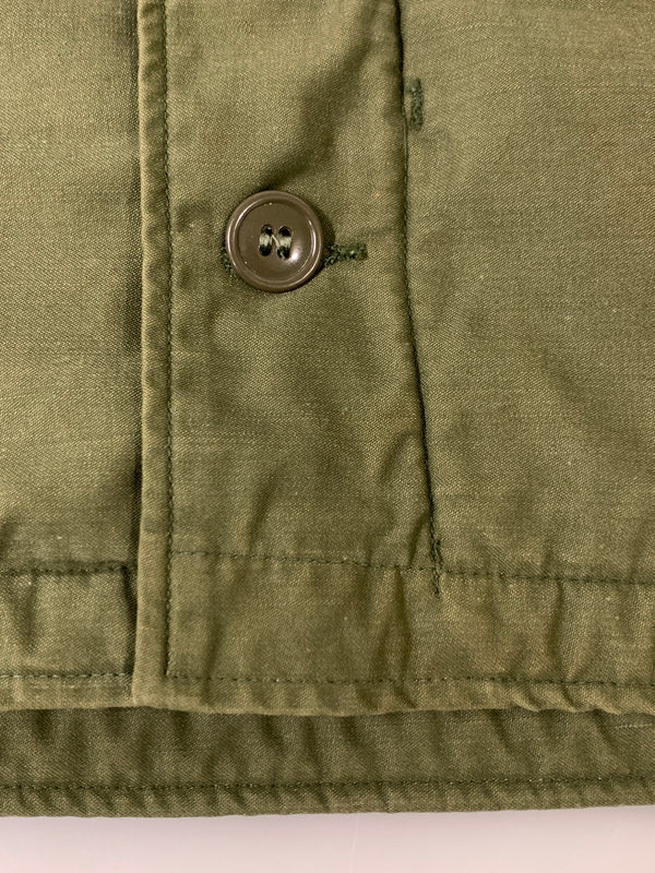 【中古品】【メンズ】 US NAVY ユーエスネイビー A-2 DECK JACKET エーツー デッキジャケット メンズ アウター 防寒 防風 ミリタリー 146-261002-em-09-min サイズ：S(34-36） カラー：カーキ 万代Net店