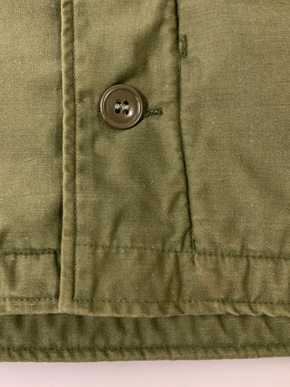 【中古品】【メンズ】 US NAVY ユーエスネイビー A-2 DECK JACKET エーツー デッキジャケット メンズ アウター 防寒 防風 ミリタリー 146-261002-em-09-min サイズ：S(34-36） カラー：カーキ 万代Net店