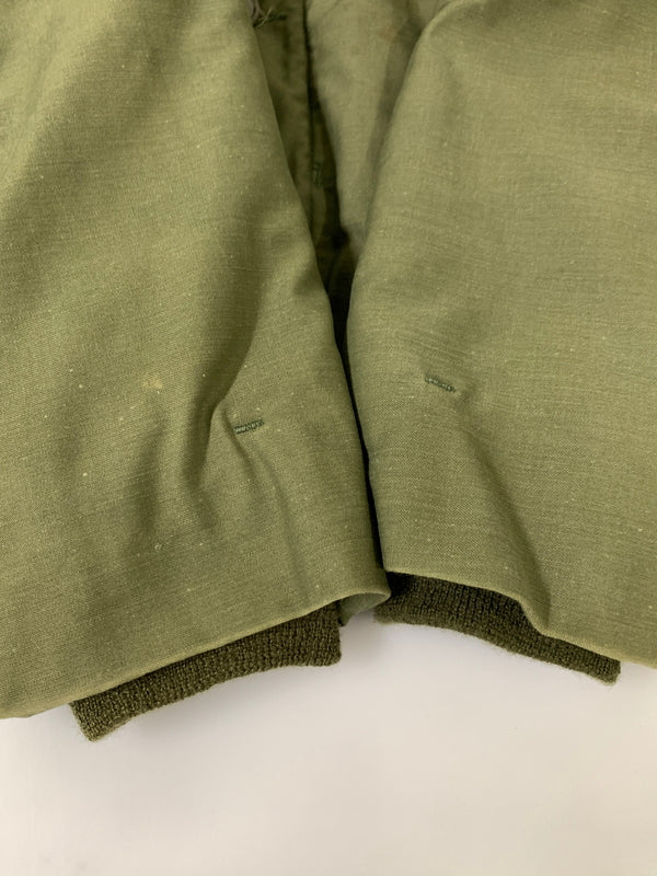 【中古品】【メンズ】 US NAVY ユーエスネイビー A-2 DECK JACKET エーツー デッキジャケット メンズ アウター 防寒 防風 ミリタリー 146-261002-em-09-min サイズ：S(34-36） カラー：カーキ 万代Net店