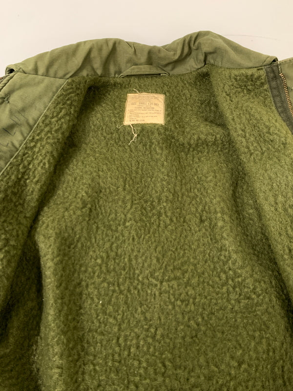 【中古品】【メンズ】 US NAVY ユーエスネイビー A-2 DECK JACKET エーツー デッキジャケット メンズ アウター 防寒 防風 ミリタリー 146-261002-em-09-min サイズ：S(34-36） カラー：カーキ 万代Net店