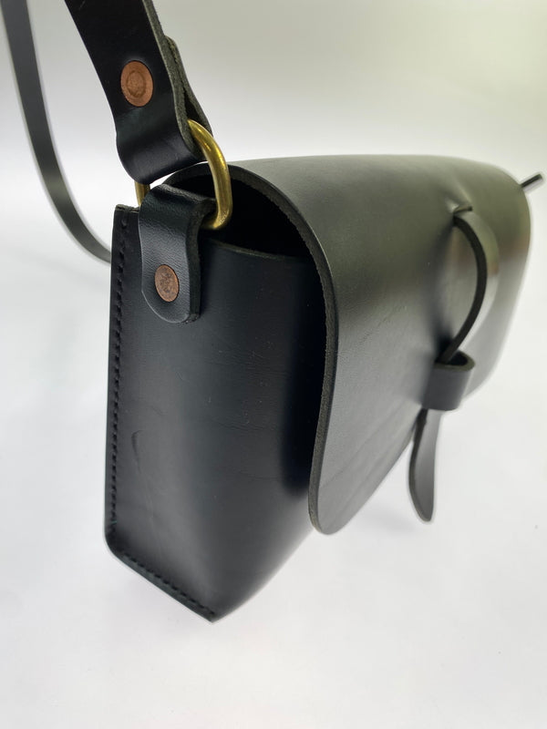 【中古品】【メンズ/レディース】 UN KNOWS アンノウズ LEATHER SHOULDER BAG レザー ショルダー バッグ カバン 188-261004-hu-18-min カラー：ブラック 万代Net店