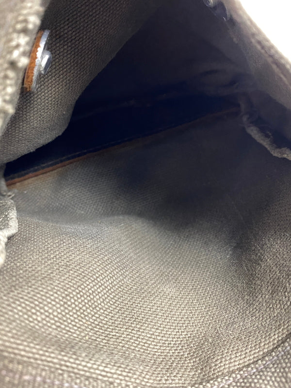 【現状渡し品】【メンズ】 フィンランド軍 ガスマスクバッグ ショルダーバッグ カバン ミリタリー 188-261004-hu-20-min カラー：ブラウン系 万代Net店