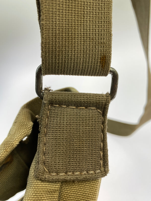 【現状渡し品】【メンズ】 フィンランド軍 ガスマスクバッグ ショルダーバッグ カバン ミリタリー 188-261004-hu-20-min カラー：ブラウン系 万代Net店