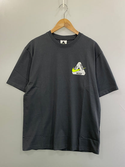 【中古美品】【メンズ】 PALACE×NIKE パレス ナイキ TR SWOOSH T-SHIRT トライ スウッシュ Tシャツ TEE SS 142-261003-ta-21-min サイズ：M カラー：グレー 万代Net店