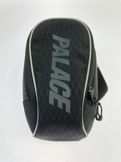 【中古品】【メンズ/レディース】 PALACE パレス CORDURA Y-RIP SLING BAG コーデュラ ワイ リップ スリング バッグ 小型 クロスボディ カバン 188-261008-em-07-min カラー：ブラック 万代Net店