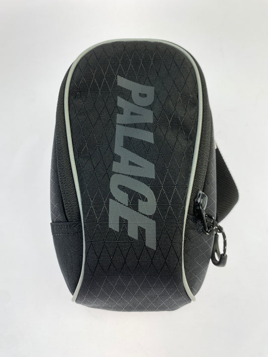 【中古品】【メンズ/レディース】 PALACE パレス CORDURA Y-RIP SLING BAG コーデュラ ワイ リップ スリング バッグ 小型 クロスボディ カバン 188-261008-em-07-min カラー：ブラック 万代Net店