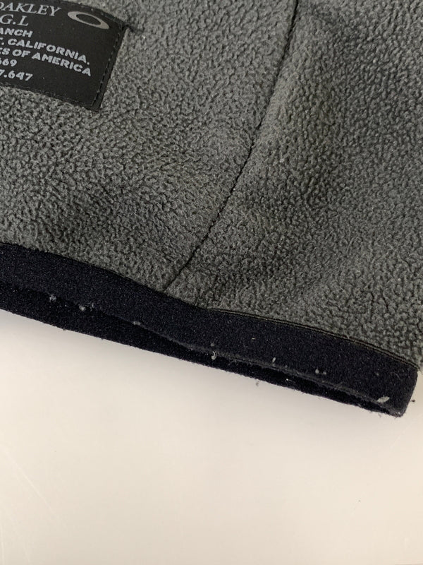 【中古品】【メンズ】 OAKLEY オークリー HIKING JACKET FGL PE DRAIN FLEECE CREW 2.7 FOA404157 ドレイン フリース クルー 2.7 メンズ マイクロフリース 長袖 スウェット 148-261005-em-28-min サイズ：L カラー：グレー 万代Net店