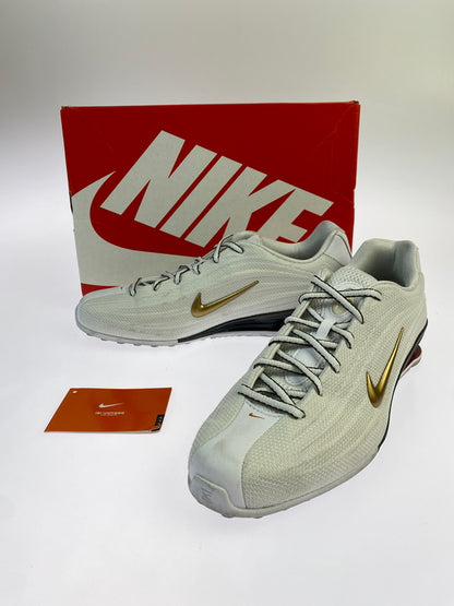 【中古品】【メンズ/レディース】 NIKE ナイキ W SHOX Z ウィメンズ ショックス ゼット HQ7540-100 靴 シューズ スニーカー 166-261004-hu-03-min カラー：WHITE / METALLIC GOLD 万代Net店