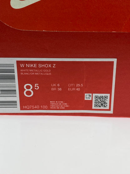 【中古品】【メンズ/レディース】 NIKE ナイキ W SHOX Z ウィメンズ ショックス ゼット HQ7540-100 靴 シューズ スニーカー 166-261004-hu-03-min カラー：WHITE / METALLIC GOLD 万代Net店