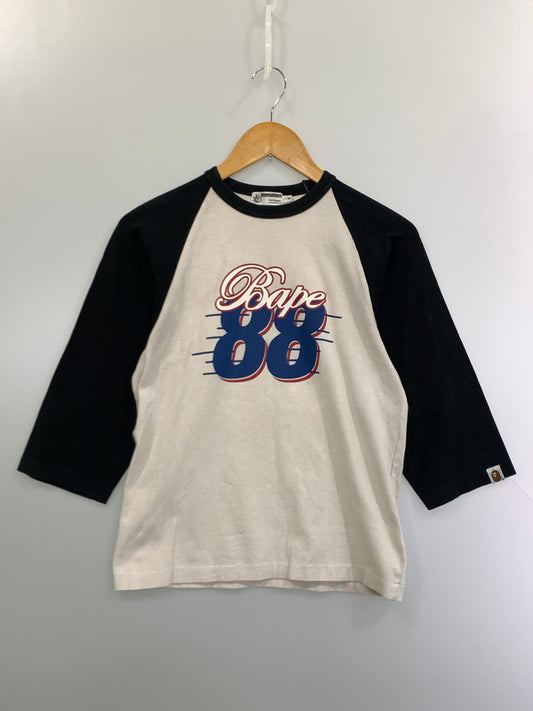 【中古品】【メンズ】 A BATHING APE アベイシングエイプ 90S BAPE 88 S S TEE ナインティーズ ベイプ ショートスリーブ ティー Tシャツ トップス 142-261006-hu-23-min サイズ：S カラー：ブラック/ホワイト（くすみ） 万代Net店