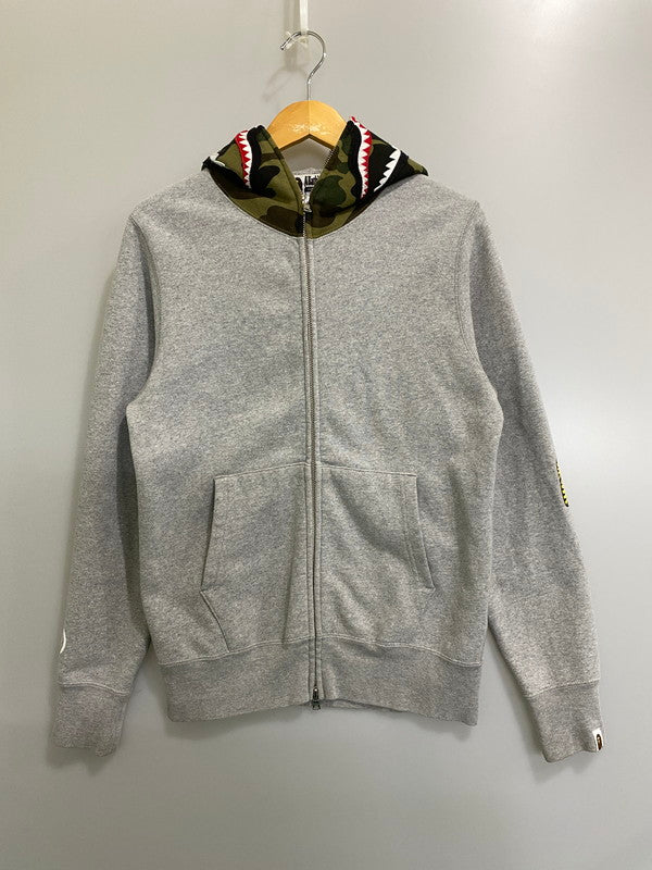【中古品】【メンズ】 A BATHING APE アベイシングエイプ CAMO SHARK PARKA カモ シャーク パーカー トップス フーディー 142-261002-em-28-min サイズ：S カラー：グレー 万代Net店
