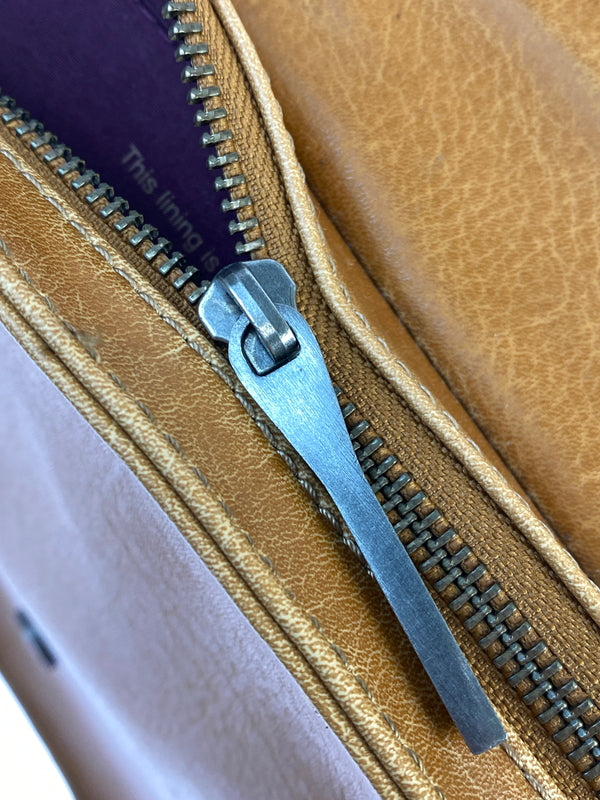 【現状渡し品】【メンズ】 MATT&NAT マット アンド ナット ショルダーバッグ カバン 188-261006-hu-07-min カラー：キャメル系 万代Net店