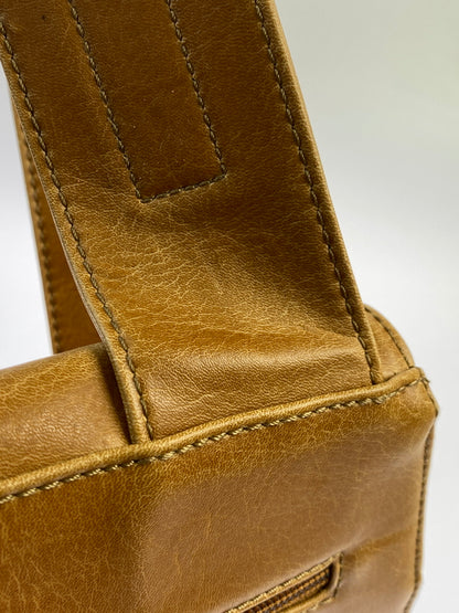【現状渡し品】【メンズ】 MATT&NAT マット アンド ナット ショルダーバッグ カバン 188-261006-hu-07-min カラー：キャメル系 万代Net店