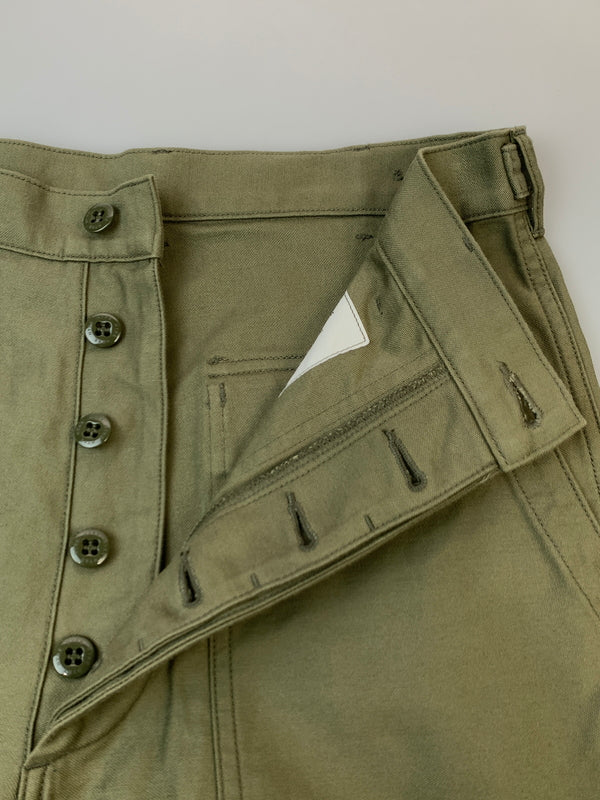 【中古品】【メンズ】 HYKE ハイク 13317 25SS BACK SATIN BAKER PANTS バッグサテンベイカーパンツ ボトムス チノパン 151-261003-ta-03-min サイズ：5（XXL） カラー：カーキ 万代Net店