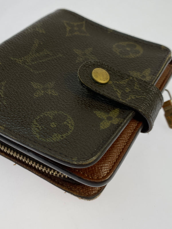 【中古品】【メンズ/レディース】 LOUIS VUITTON ルイ・ヴィトン モノグラム コンパクト・ジップ M61667 二つ折り財布 ウォレット 179-261008-em-05-min カラー：ブラウン 万代Net店