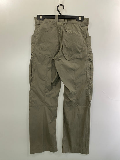 【中古品】【メンズ】 ARC’TERYX アークテリクス RAMPART PANTS ランパートパンツ メンズ ボトムス 薄手 軽量パンツ 155-261022-em-43-min サイズ：30 カラー：カーキ 万代Net店