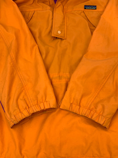 【現状渡し品】【メンズ】 PATAGONIA パタゴニア 90S ANORAK JACKET 90年代 アノラック ジャケット プルオーバー フード付き ナイロンジャケット メンズ アウター 144-261007-em-14-min サイズ：L カラー：オレンジ 万代Net店