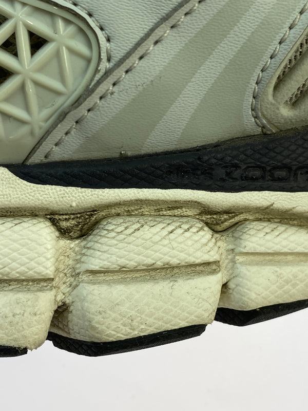 【中古品】【レディース】 NIKE ナイキ W ZOOM VOMERO 5 FD0884-025 ズーム ボメロ 5 ウィメンズ シューズ スニーカー レディース 靴 166-261008-em-04-min サイズ：24.0cm カラー：シルバー系 万代Net店