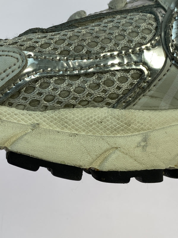 【中古品】【レディース】 NIKE ナイキ W ZOOM VOMERO 5 FD0884-025 ズーム ボメロ 5 ウィメンズ シューズ スニーカー レディース 靴 166-261008-em-04-min サイズ：24.0cm カラー：シルバー系 万代Net店