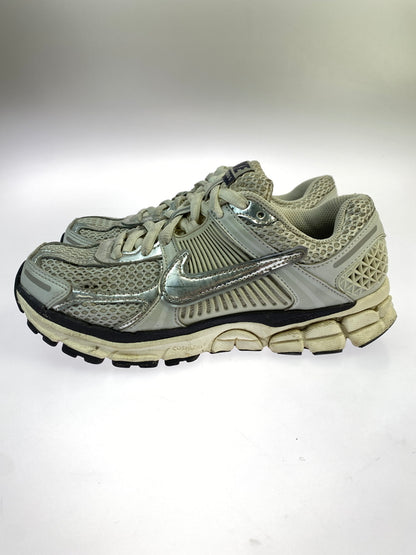 【中古品】【レディース】 NIKE ナイキ W ZOOM VOMERO 5 FD0884-025 ズーム ボメロ 5 ウィメンズ シューズ スニーカー レディース 靴 166-261008-em-04-min サイズ：24.0cm カラー：シルバー系 万代Net店